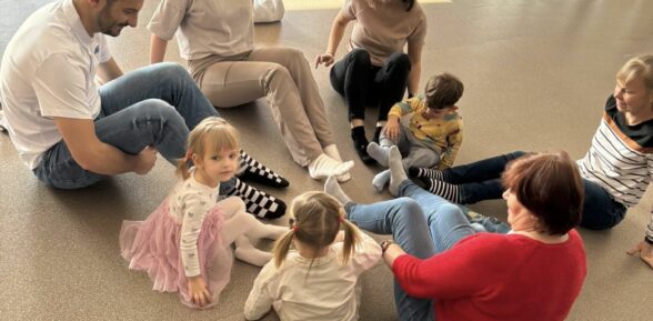 #htmlcaption_70594 Zabawy z kocykiem i rozmowy o strachu w Klubie Malucha