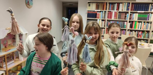 #htmlcaption_71057 Świąteczne tematy podczas zajęć Mobilnej Pracowni Twórczej