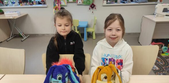 #htmlcaption_71431 Oto fotorelacja z zajęć świetlicowych Junior w krainie szycia