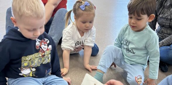 #htmlcaption_71460 Zabawy z kocykiem w Klubie Malucha