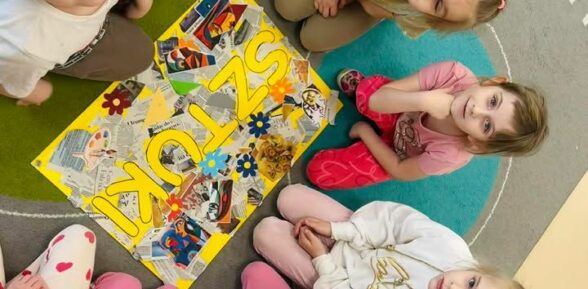 #htmlcaption_71537 Rozmowy o sztuce z przedszkolakami